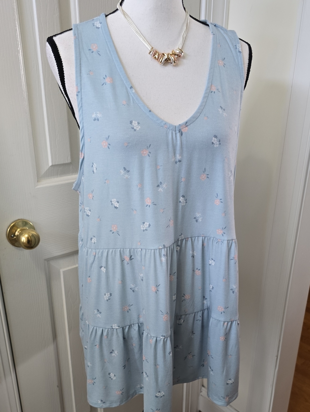 A:GLOW BRAND WOMEN'S BLUE FLORAL SLEEVELESS MATERNITY TOP SIZE XL - Picture 3 of 17